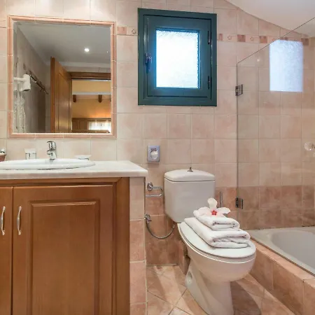 Holiday Deluxe With Private Pool Lithakia